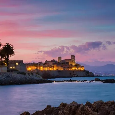 Duplex De Charme Au Coeur D'antibes * 昂蒂布